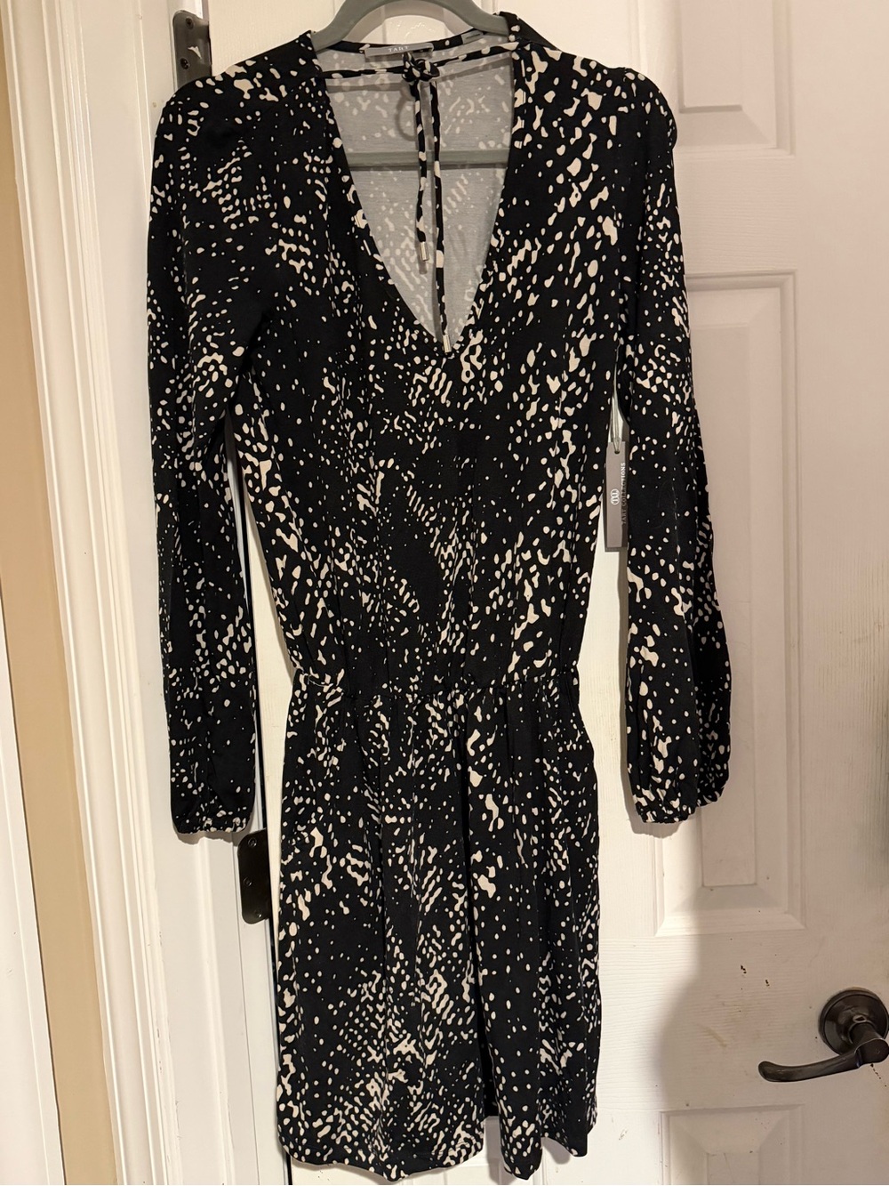 Tart Collections Black and White Abstract V-Neck Long-Sleeve Dress
